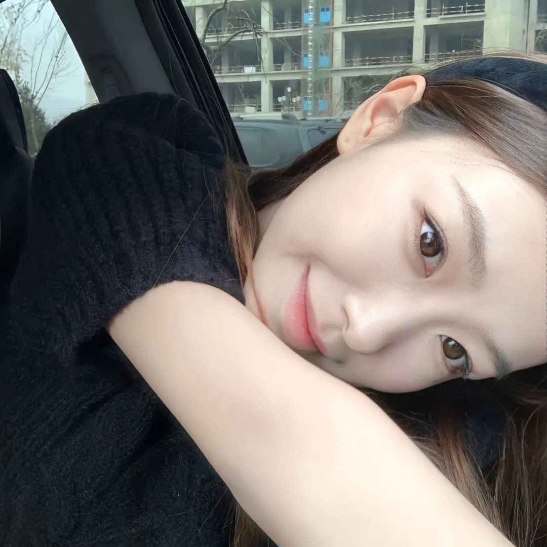 随盲柳入眠的女人